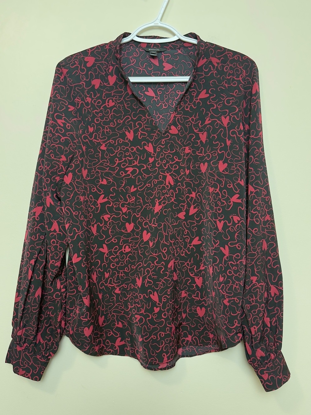 RW&CO Black Heart Print Blouse Medium Long Sleeve V-Neck Romantic Valentine Top - Picture 2 of 8
